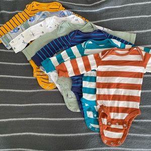 Lot of 7 Carter’s 0-3 month long-sleeve onesies